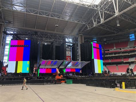 What It Takes To Build The Stage For The Rolling Stones Kjzz