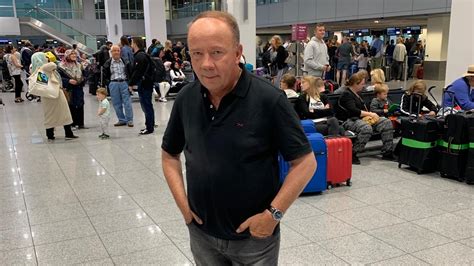 Team van boulevard wil graag aan de slag. Koffer-Chaos am Flughafen Düsseldorf: RTL-Reporter Uli ...