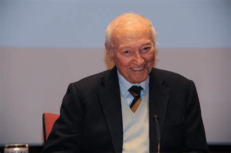 Fabio fazio si collega telefonicamente con piero angela, da oltre quarant'anni il più amato divulgatore scientifico della tv, che ha festeggiato i suoi 91 an. Torino: oggi Piero Angela a GiovedìScienza, riceverà la ...