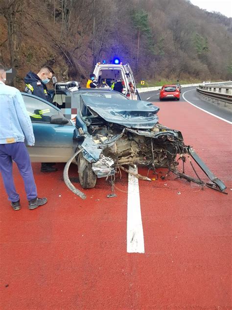 Coada șoricelului, păiuș, cinci degete, firuța, pelinul, rogozul, papura, lintița, săgeata apei, brebenei, brândușă. Accident pe valea Oltului. Un șofer de 19 ani a derapat și ...