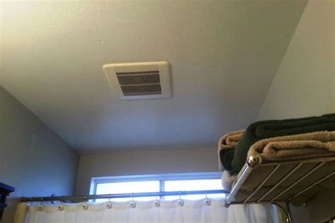 Ini alasan penting menggunakan exhaust fan di kamar mandi 1. 6 Trik Mengakali Kamar Mandi Tanpa Ventilasi Biar Nggak ...