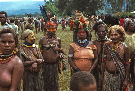 Singsing In Papua New Guinea 1977 Traditionally Dressed People Stock