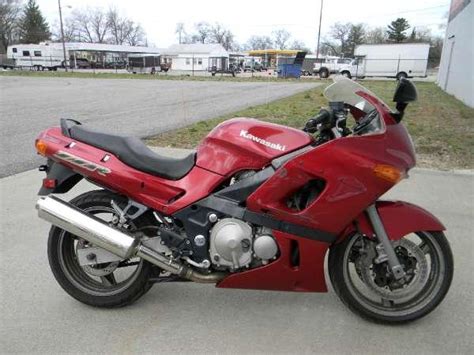 Great brakes but the forks dive easily and the rear shock's not brilliant either. 2004 Kawasaki ZZR600 for Sale in Springfield ...