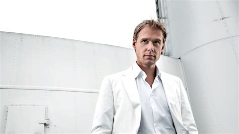 Armin van buuren has been among the world's biggest djs and producers for over twenty years. Armin van Buuren - парти - GoGuide.bg