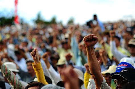 Перевод слова protest, американское и британское произношение, транскрипция, словосочетания, однокоренные слова, примеры использования. 'Operation Haircut' Outside Michigan Capitol Precedes ...