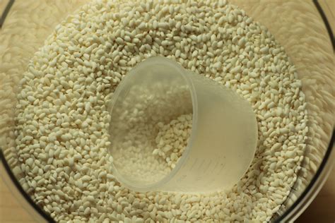 White short grain rice needs 1 cup of rice to 1 ¼ of water, and white long grain rice needs 1 cup of rice to 2 cups of water. Understanding a Billion | hubpages