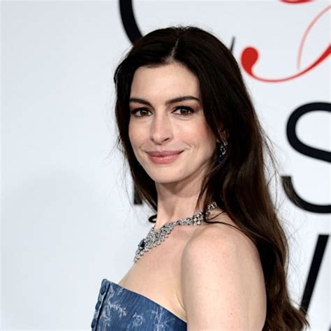 Anne Hathaway Wows In Revealing Leg Lengthening Dress Alongside Famous