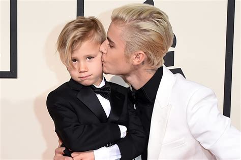 Justin Biebers Little Bro Jaxon Steals The Spotlight At 2016 Grammys