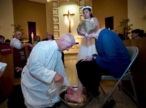 Washing Feet At Sherman Oaks Church Is An Act Of Love Daily News