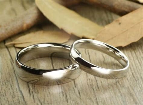 Needless to say, preferring18k over 14k is mostly a matter of knowing that the 18k gold ring contains more gold and is, therefore, more exquisite. Sterling Silver vs. Stainless Steel | Wedding KnowHow