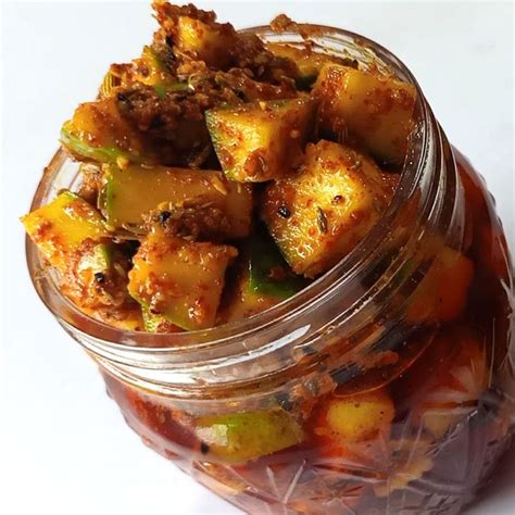 Manufacturer of mango, green chilli & lime pickle in india. Aam Ka Achar in 2020 | Homemade pickles spicy, Easy ...