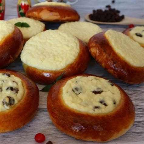Vatrushka Classic Recipe For Popular Russian Sweet Cheese Buns