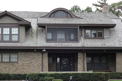 Şirkette 2 yıl benjamin graham emekli oluncaya kadar çalıştı ve daha sonra omaha'ya yeniden döndü. What Warren Buffett's House Can Teach You About Success ...