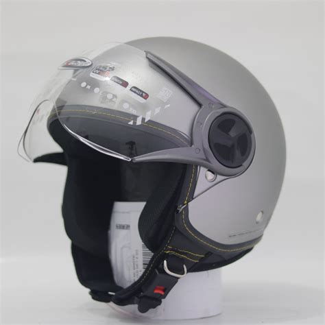 Selain itu juga kaca helm juga sangat berpengaruh dan berperan penting untuk keselamatan pengendara motor. HELM CARGLOSS YR HELMET MOTOR BOGO RETRO POLOS PRIA WANITA ...