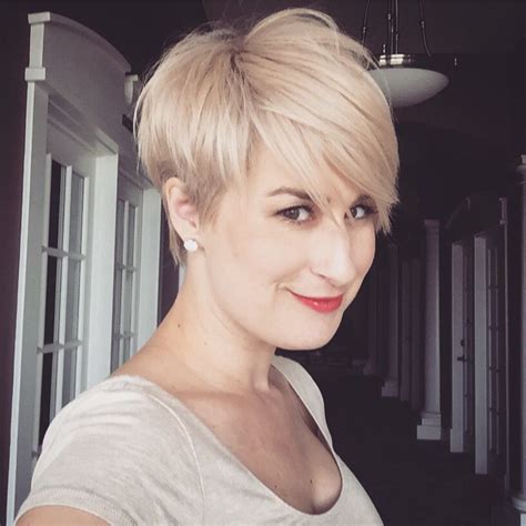 pin by tami reilly on short hair haircuts champagne blonde short blonde pixie blonde pixie hair