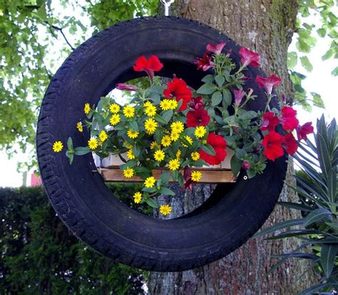 Mini blumenampel selber machen aus tannenzapfen. Garten Dekoration alter Autoreifen Blumenampel von ...