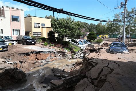 Worldwide there are around 1400 earthquakes each day (500,000 each year). Japan earthquake hits Hokkaido, leaves dead and missing under landslides on main island today ...