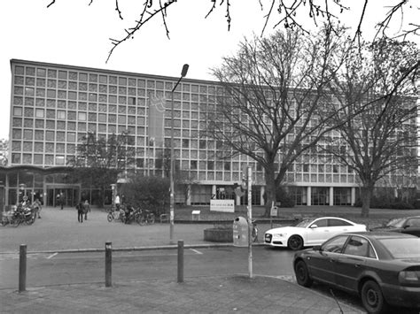 Die mit der herausbildung der großgemeinde berlin verbundene aufteilung des stadtgebietes erfolgte zunächst nach ihrer himmelsrichtung vom zentrum aus, was den zustellpostämtern entsprach. Amerika Gedenkbibliothek | Friedrichshain-Kreuzberg TV