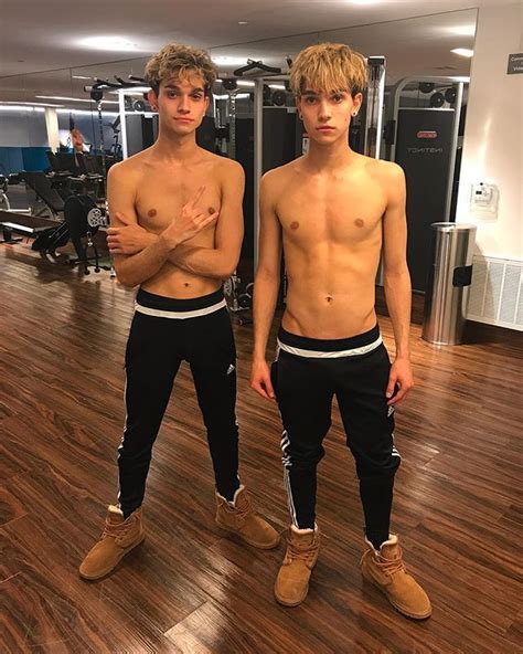 Lucas And Marcus On Instagram “💪🏻” Mecs Sexy Beaux Mecs Sexy