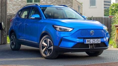 MG ZS EV Facelift Debuts In Europe Long Range Version With KWh Battery Introduced