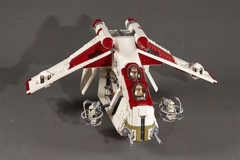 Download lego instructions from the 1950's to the present time Lego LAAT Republic Gunship Moc | Republic gunship, Lego ...