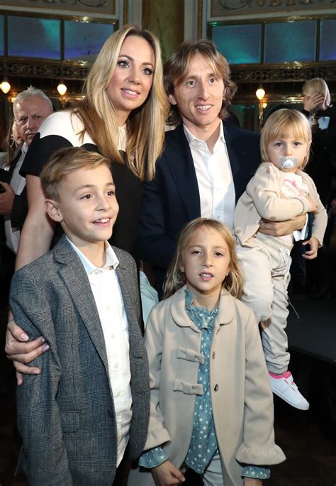 Последние твиты от luka modrić (@lukamodric10). Rijedak trenutak tate i kćeri: Luka Modrić podijelio ...