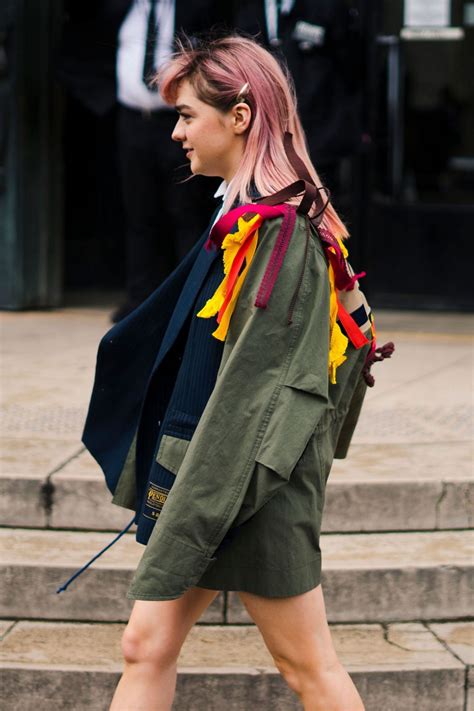 Maisie Williams Au Défilé Sacai à La Paris Fashion Week 20 Mars 2019