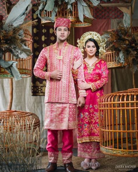 15++ Pakaian Adat Sumatera Barat - Pria, Wanita & Pengantin Minangkabau