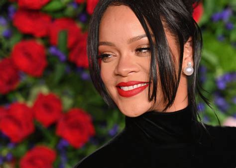 Rihanna De Retour Sur Scène Pour La Mi Temps Du Super Bowl Lorient