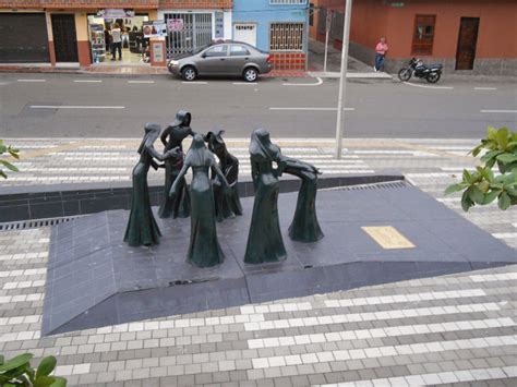 Con mucha atención a cierto movimiento en la planificación de sus vidas. Esculturas de Colombia: Las monjas y el cardenal - Juan ...