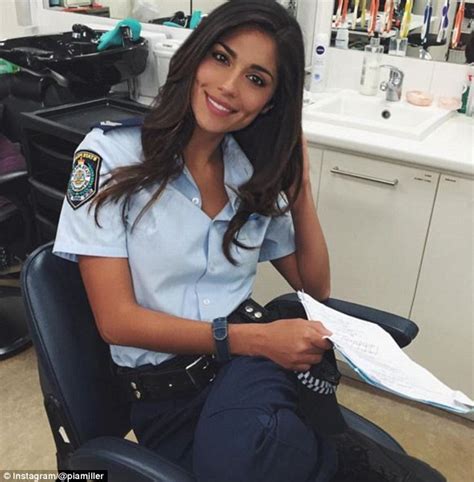 Home And Aways Pia Miller Tries On A Wedding Dress Ahead Of The Logie