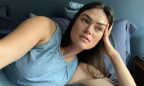 Sports Illustrated Swimsuit Model Myla Dalbesio Directs An At Home