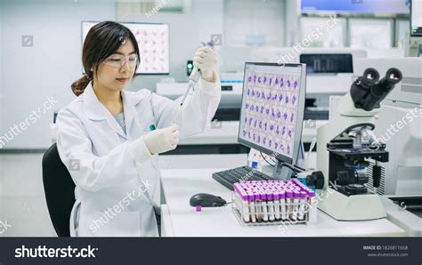 Medical Technologist Images Stock Photos And Vectors Shutterstock