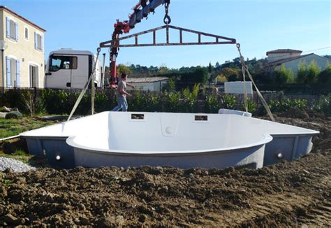 Elle peut être en béton, coque ou en kit. Piscine coque : piscines en polyester et accessoires