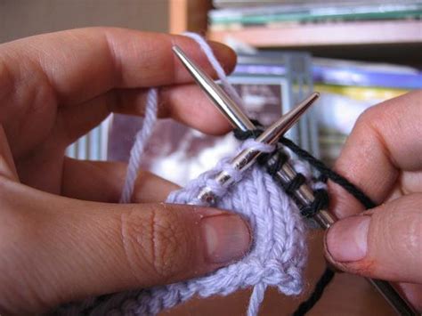 Neatly weaving in the ends of your knitting yarn gives your project a more finished and professional look. sock prØn.: How to weave in ends while knitting (VERY PIC ...