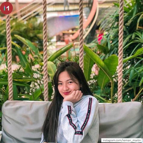 Aplikasi ini memang telah diperbincangkan sejak awal tahun ada banyak artis tanah air yang memiliki akun tiktok dan mengunggah beragam aksi seru mereka, mulai dari menari hingga membuat parodi lucu. Biodata Artis Tik Tok