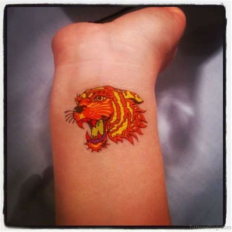 16 Fine Tiger Tattoos On Wrist