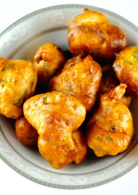 Super crisp deep fried fritters stuffed with paneer bhurji theyre perfect for entertaining a crowd over a cup of chai or to kick off a party. 24 Easy Vegetarian Finger Food Recipes in 2020 | Vegetarian finger food, Appetizers for party ...