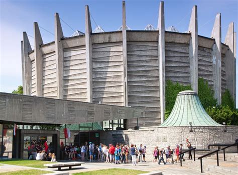 The panorama is not just a painting, it's a pilgrimage. Panorama Racławicka - Muzeum Narodowe we Wrocławiu