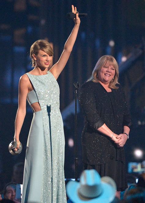 Taylor Swifts Mom Andrea Took Her Shopping When She Was Bullied In