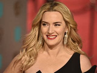 A detective in a small pennsylvania town investigates a local murder while trying to keep her life from falling apart. « Mare of Easttown » : Kate Winslet jouera dans la série ...
