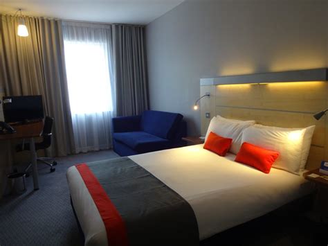 Thermae bath spa and roman baths are also within 15 minutes. Hotel Review : Holiday Inn Express Dublin Airport - Live ...