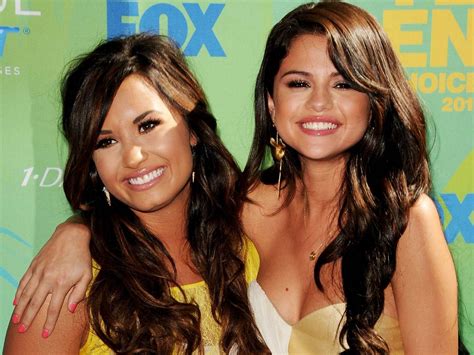 Selenaanddemi Wallpaper Selena Gomez And Demi Lovato Wallpaper 25854966 Fanpop