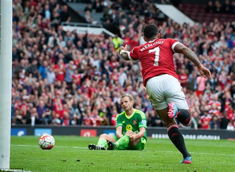 Memphis depay has explained why he puts his fingers in his ears when he scores a goal: Manchester United 3-0 Sunderland: Wayne Rooney ends goal ...