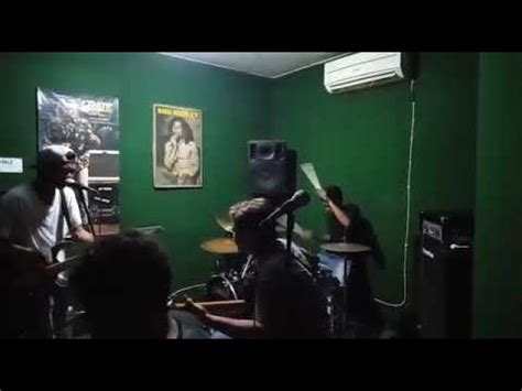 Best version of jauh available. Karma cokelat cover. - YouTube