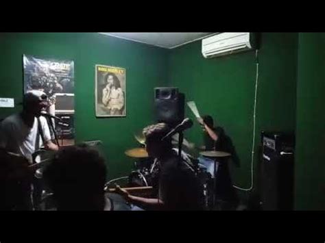 Amdkau jauh ku tahu kau jauh. Karma cokelat cover. - YouTube