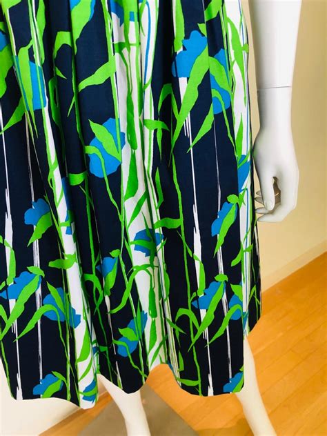 Did you scroll all this way to get facts about hoco dress? Oscar de la Renta Blue, Green and White Floral Pattern ...