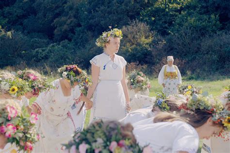 Midsommar Review The Horrors Of Love And Bizarre Pagan Rituals