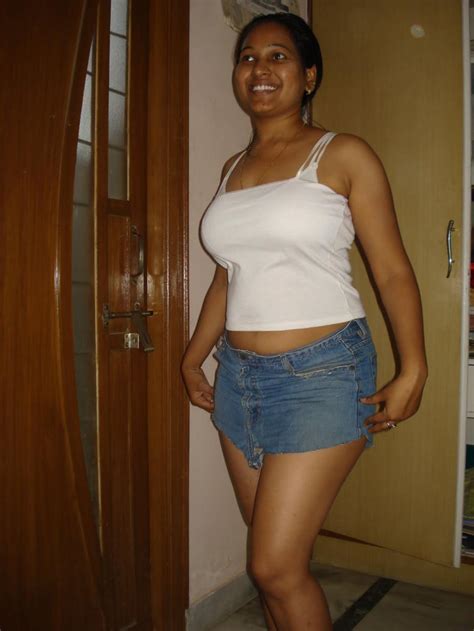 Hot South Indian Tamil Aunty Bra Bikini Show Kambi Kadakal Hot Sexy Tight Jeans Shirts