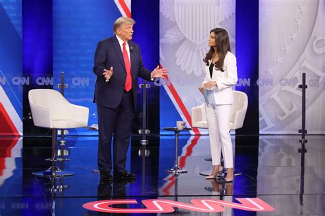 Kaitlan Collins In A White Suit Takes On Trump The New York Times